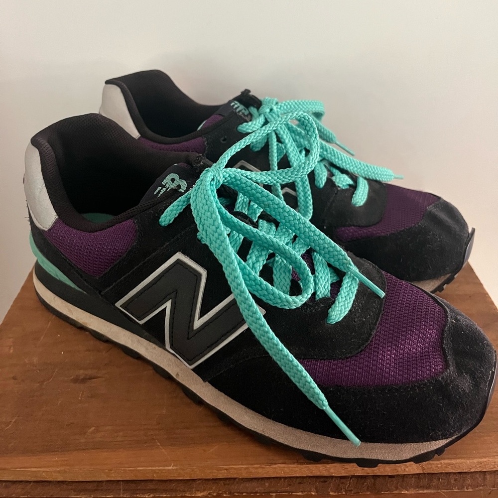 New Balance 574 Women’s Athletic Sneakers Size 9